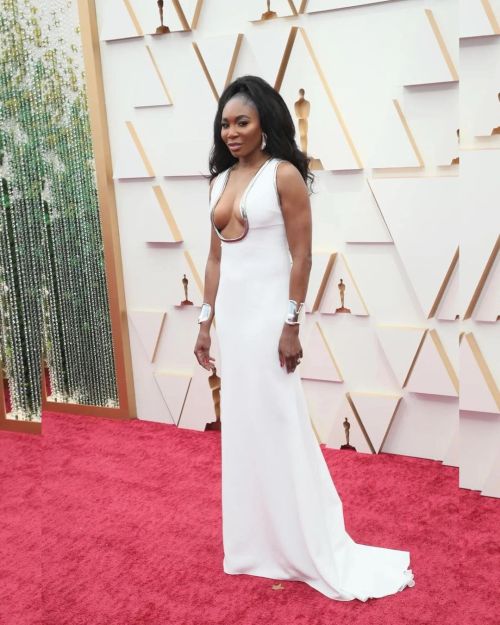 dswsubmit:@venuswilliams 🤍   #oscars22https://www.instagram.com/p/CbolPz-KDIz/?utm_medium=tumblr