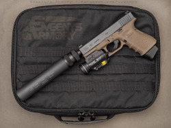 lookatmyguns:  Glock 19 with suppressor and laser/light [1600x1200]Source: http://i.imgur.com/NWTzrNL.jpg