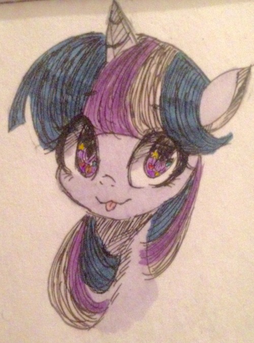 tjpones:What a cutieDorbs bookhorse <3