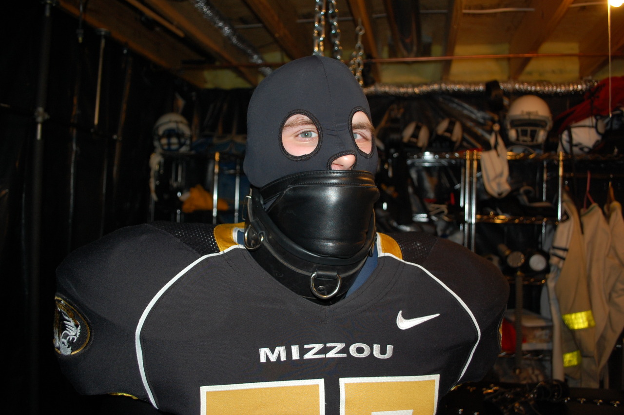 gearjockmo:  Jockfaggot is gagged and collar, hands bound behind his back. This is