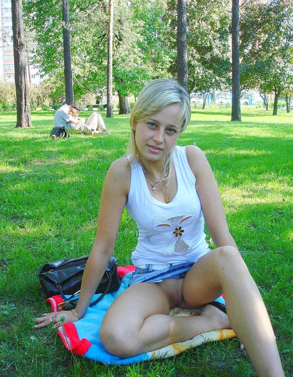 yummyamateursluts69:  girlsgoingcommando3:  Picnic park pussy  My Free Amateur Videos - My