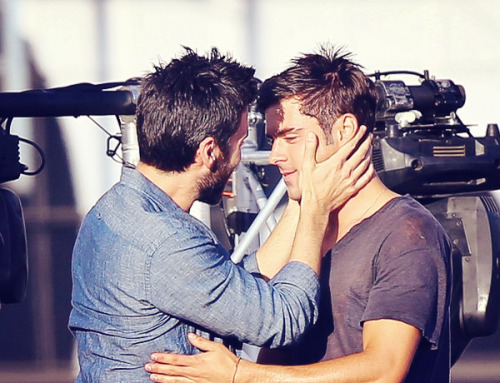alekzmx:   Zac Efron & Wes Bentley  picturing Zac with a slightly older protective boyfriend, and really liking it