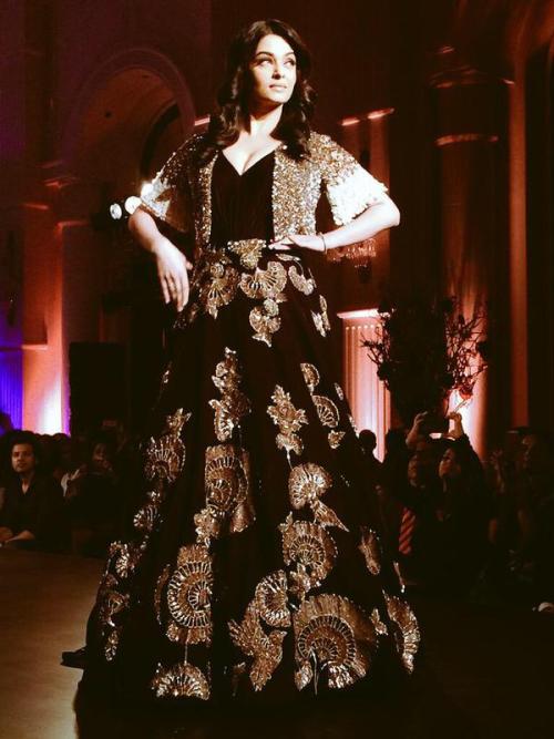 bollywoodishtyle: First Look: Aishwarya Rai Bachchan for Manish Malhotra at ICW 2015