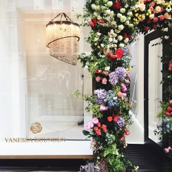 foreverchampagneiglikes:  How beautiful is the entrance to @vanessa_gounden’s new store on Conduit St? So pretty! #VGonConduitSt #WearableART by reemkanj http://ift.tt/1KkknQa
