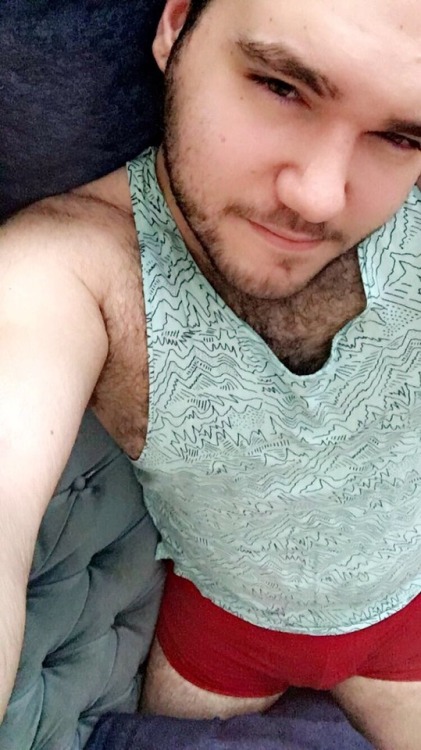 obedeaar:  chilling on the couch hungover af