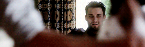 coliverwalsh:Connor Walsh sitting back and enjoying Laurel and Michaela’s fight.