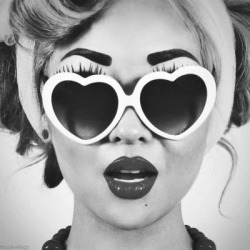 fashionpassionates:  GET THE LOVE LOOK! Get yours: HEART SUNNIES Shop FP | Fashion Passionates 