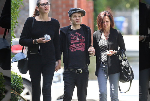 Sum 41's Deryck Whibley hospitalized for pneumonia, wife says - Los Angeles  Times