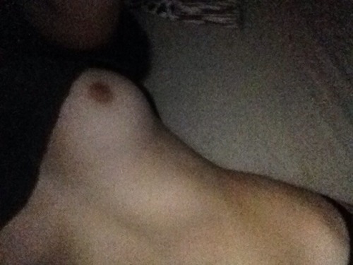 sluttyexgirlfriend:  someone cuddle me