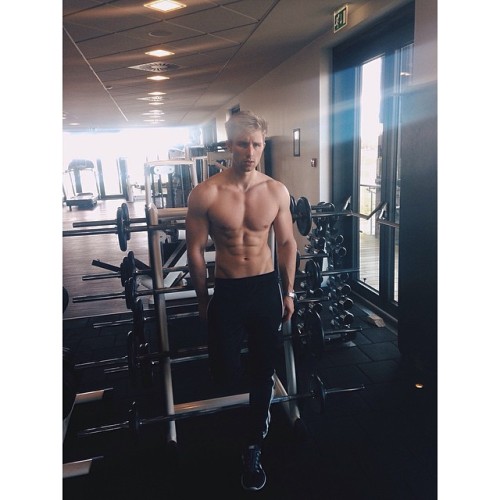 lumbrjax:  Instagram user @aleksanderenoch http://ift.tt/1OOoHdC 