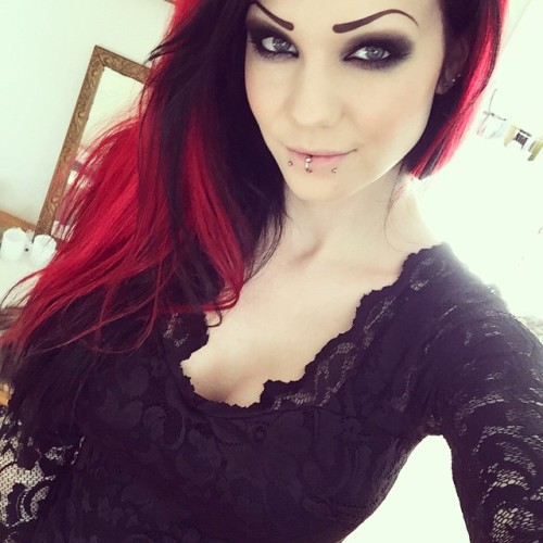 corrupt-gentleman:  Because she’s totes adorbes go follow her 😁😁 #wcw starfucked