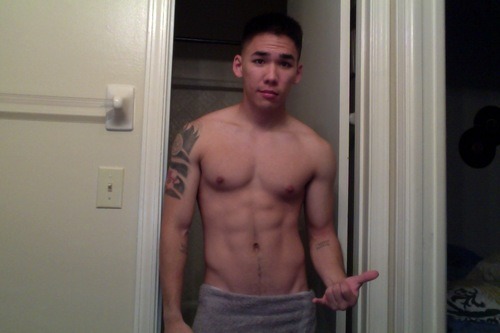 kainalu21:  alltheboyzz:  Some boys do naughty naughty things ;) kenjikid   Hottie