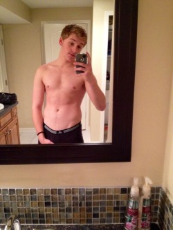 exposedstraightguys:  19 year old straight guy from Illinois. Follow me for more exposed straight guys!