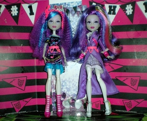 “Electrified” Ari(s) Hauntington.Left, basic. Right, new outfit & hairstyle (+ wig).