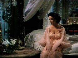 lafilledepaille:   Elizabeth Taylor in Elephant Walk (1954)  