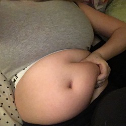 curvygoddess69:  So squishy & plump🍩🍫