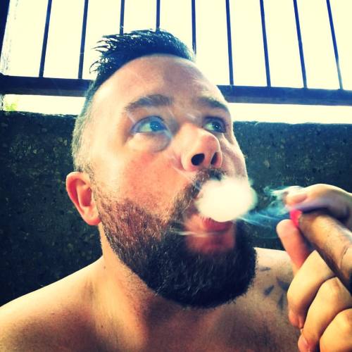 cigarnd: #cigar #smoke #cigarbrotherhood #beardlife #beard #sundaycigar