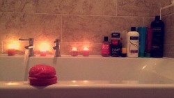 not-natalias-porn-blog:  Happy Valentines Day! 💖 hope you are all having fun, who knows what will happen when the lights go out 😏  Got to use my new Rose Jam Bubbleroon from Lush in my bath, was lovely and made for some cute pics 🌹