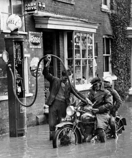 Porn Pics vieuxmetiers:  Pompiste, Angleterre, 1935.