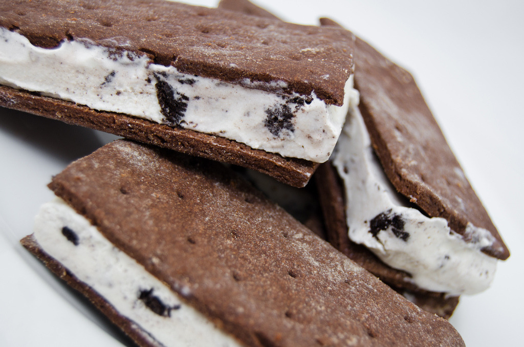 cookieculler:  Homemade Ice Cream Sandwiches (by Rampant Cuisine) (recipe) 