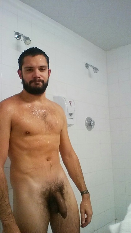 ruff-tiger: Heh, old pic from the gym shower =P