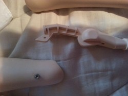 So my Dollfie Dream’s leg fell off