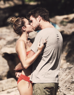   Vote for Miley and Liam as ‘Hottest Couple’ !  