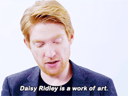 obiwanisbae:Domhnall reading aloud twitter compliments to Daisy quite intensely.