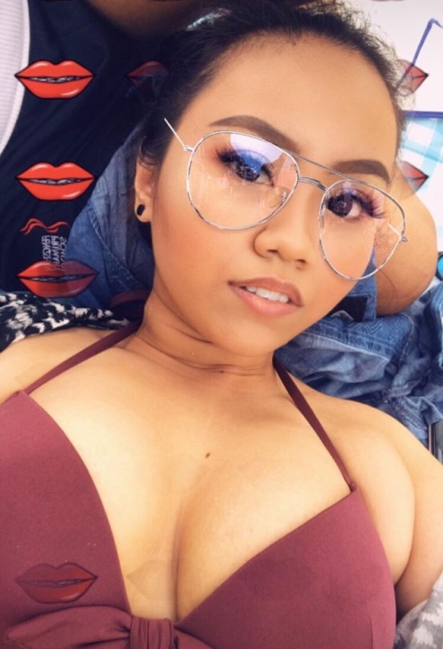 minahsg: flappyfapp:Damn fitri  I wanna fuck her