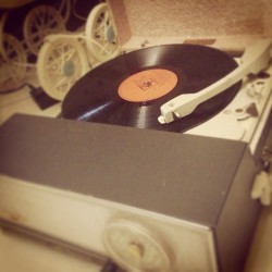 onesveryexistence:  Relaxing to some Simon and Garfunkel &lt;3 #vinyl #record #simonandgarfunkel