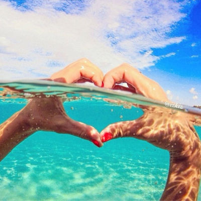 love-this-pic-dot-com:
“ Love in the ocean
”