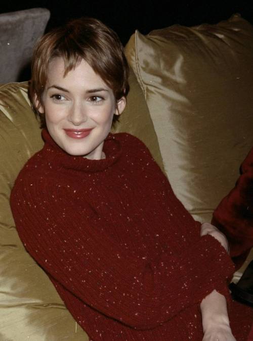 blogforwinona: Winona Ryder at the V-Day 1998 performance of the Vagina Monologues (February 14, 199