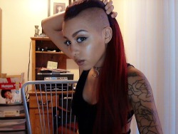 its-a-liars-world:  My undercut/mohawk for anon : 3 