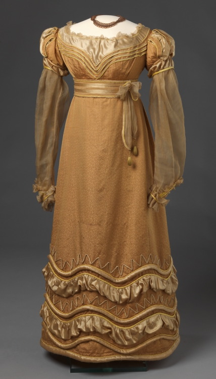 ladysmatter:aneacostumes:The Renaissance revival in Regency styleThough the prime inspiration in Emp