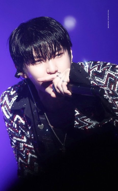 chained-up-taekwoon:© HEALINGTIME_TW‏ | DO NOT EDIT
