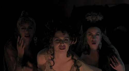 Dracula’s Brides severed heads from Bram Stoker’s Dracula (1992) 