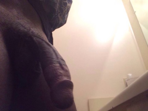 riskyblackmen:Hot ass submission, from a hot ass follower !!  Kik: Its_damion to submit