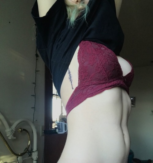 nudefaerie: You can’t see it but I have a cool game of thrones shirt on