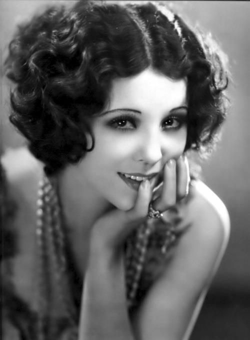 classichollywoodcentral:  Raquel Torres