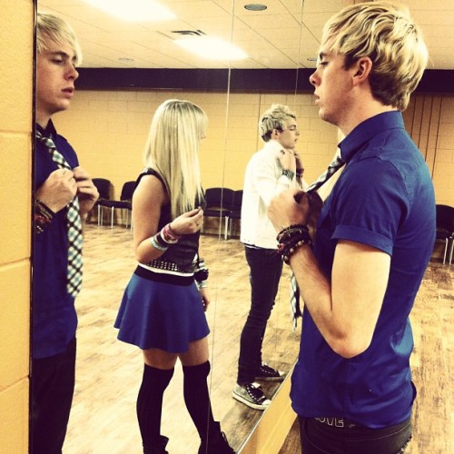 officialr5:#loudtour getting ready #R5family