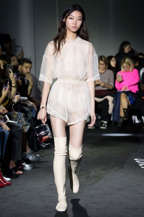 thegirlinthemiddlerunway: Paco Rabanne S/18
