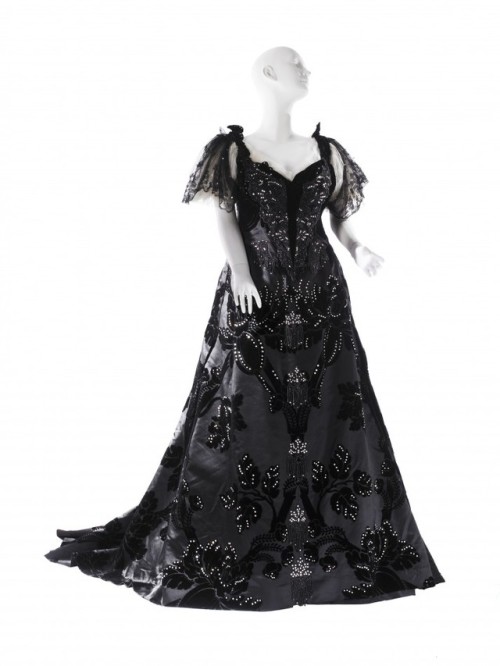 countess&ndash;olenska: Voided velvet evening gown by Maison Worth, ca. 1894 Worn by Mrs. Stanfo