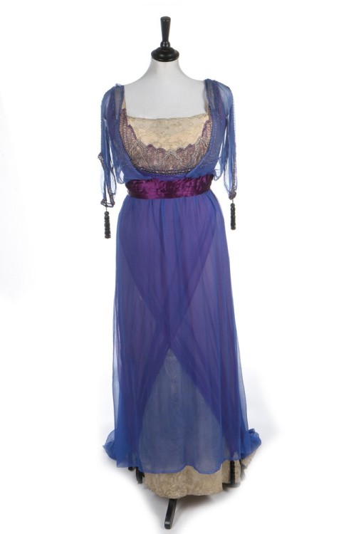 Worth evening dress. 1913-14From Kerry Taylor Auctions