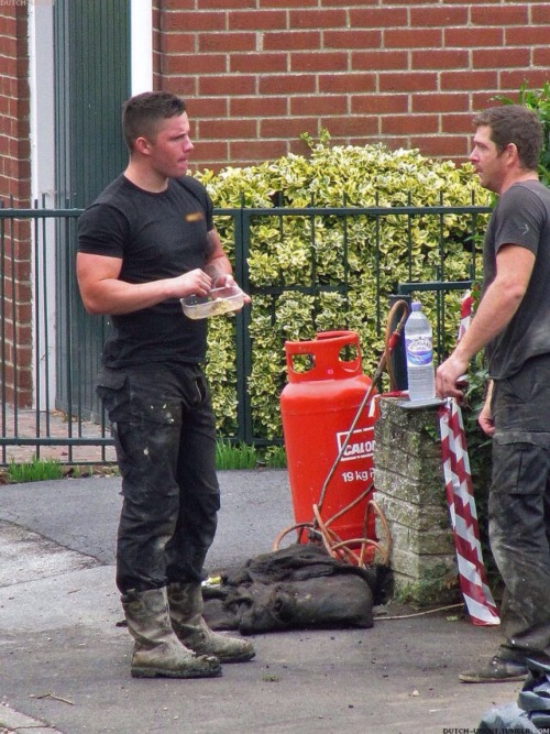 tradiesandchavs:  Hot