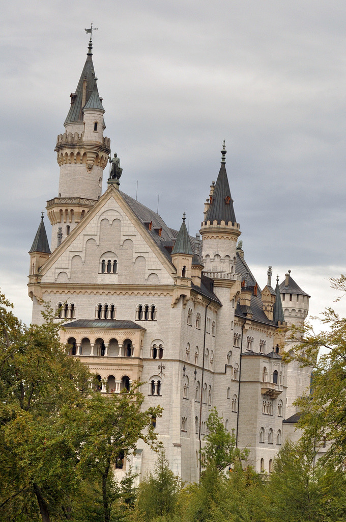 breathtakingdestinations:   	Neuschwanstein Castle - Hohenschwangau - Germany (by nite