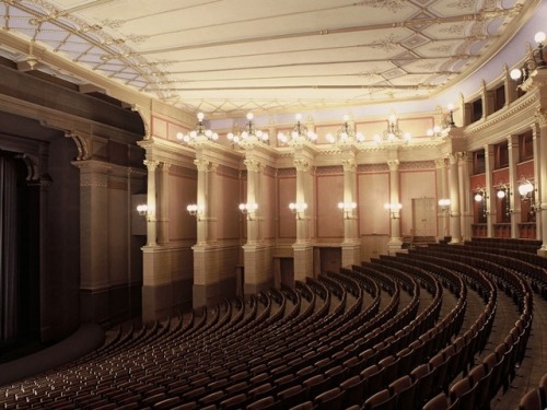 vousdansezmademoiselle: Bayreuth Festspielhaus, Germany