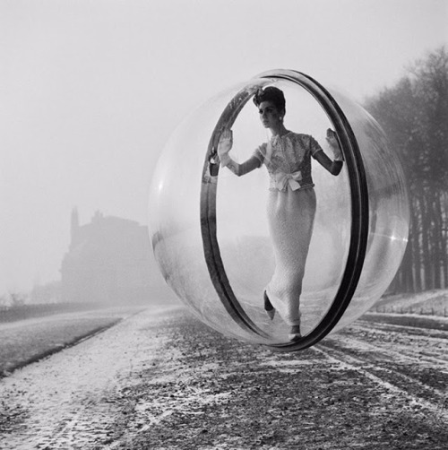 Inspiration VS Interpretation: Melvin Sokolsky ‘s iconic shoot for Harper’s Bazaar vs. the first sho