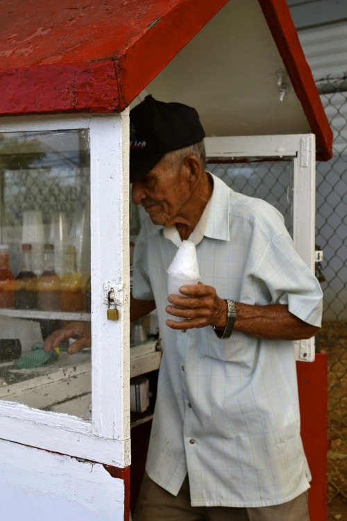 poeticslave: can-we-get-cookies-with-that: arelis: pixelsicle: This man has been shaving up icy pira