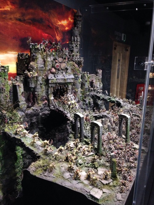 brushforthebrushgod:  So I visited the newly revamped warhammer world today and my god….no words can describe the awesomeness! So much effort has gone into the new displays and the “mega display” is breathtaking. I really would recommend a visit.