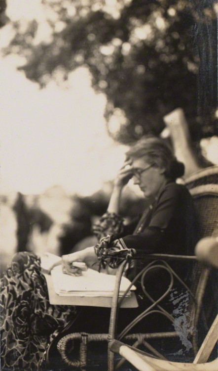 madameretro: Virginia Woolf (1882-1941) Photographer: Lady Ottoline Morrell Vintage snapshot print, 